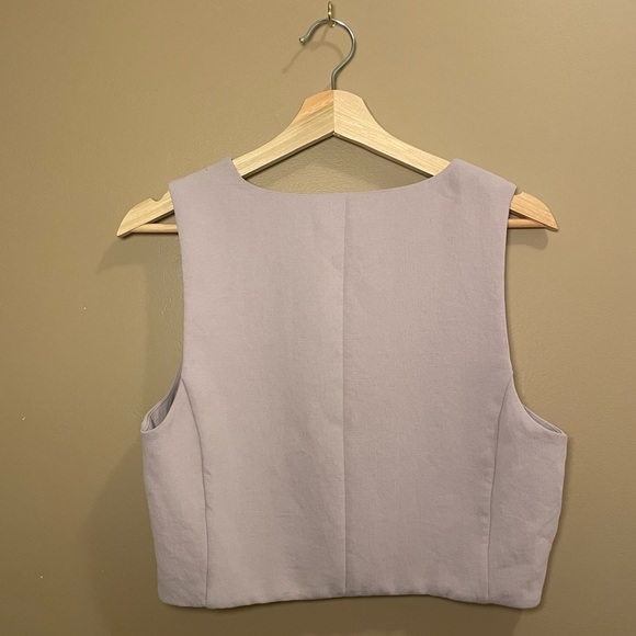 Aritzia - Wilfred lilac v-neck cropped sleeveless blouse - Picture 2 of 5